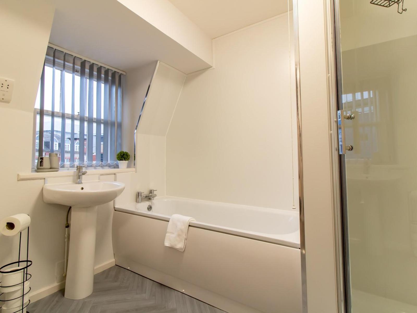 Stylish Maisonette Pass The Keys Newcastle Upon Tyne